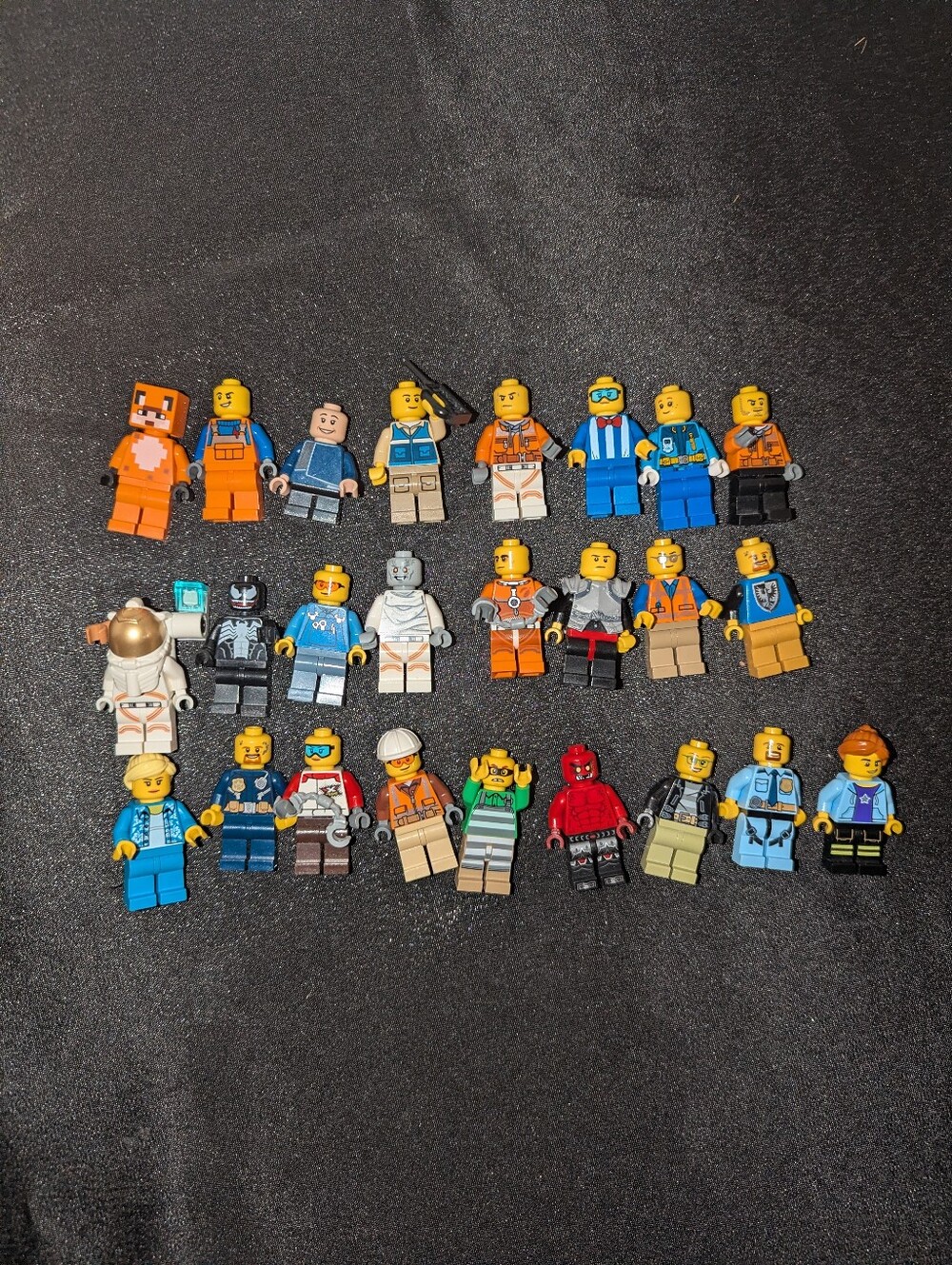 Lego Assorted Minifigure Lot Of 25 (1)